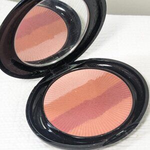 Signature Club A Nefertiti Sunrise Blush with Milk‎ & honey Vintage makeup